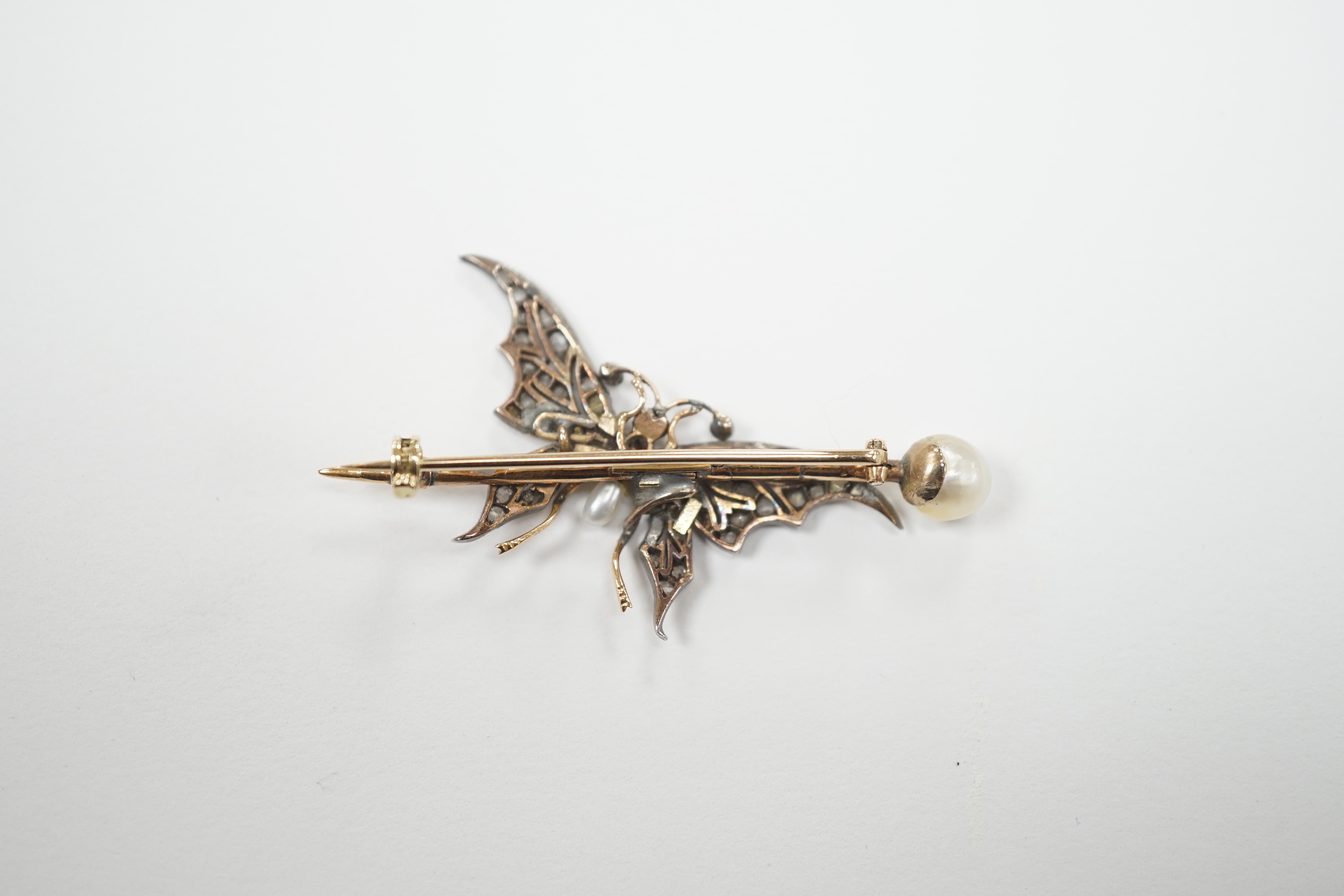 A late Victorian yellow metal baroque pearl drop and rose cut diamond cluster set bug brooch, 48mm, gross weight 4.2 grams, in fitted leather case (a.f.).